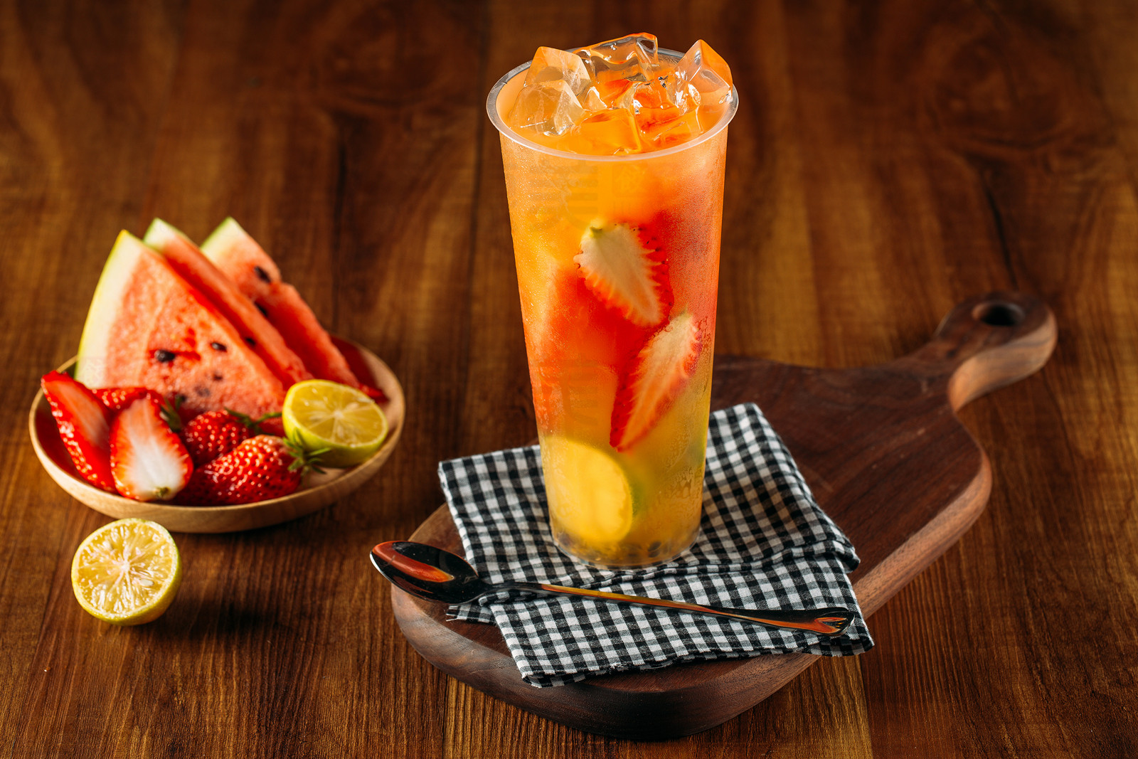 惠美餃子美食-冰甜西柚汁